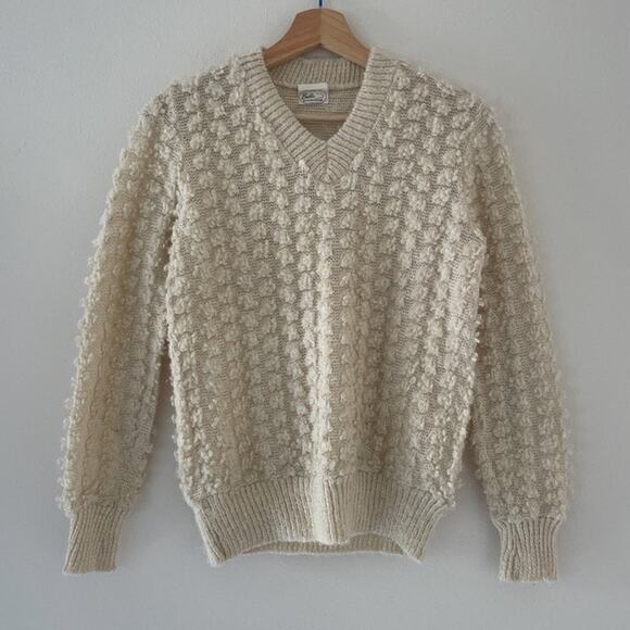 Vtg 70s BEELINE FASHIONS Ivory Fuzzy Fitted V Neck Knit Sweater Textured Sz S/M - Picture 1 of 10